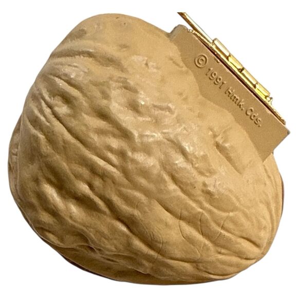 1991 Hallmark Nutshell Nativity Ornament Wise Men & Baby Jesus MIB Vintage - Picture 4 of 10